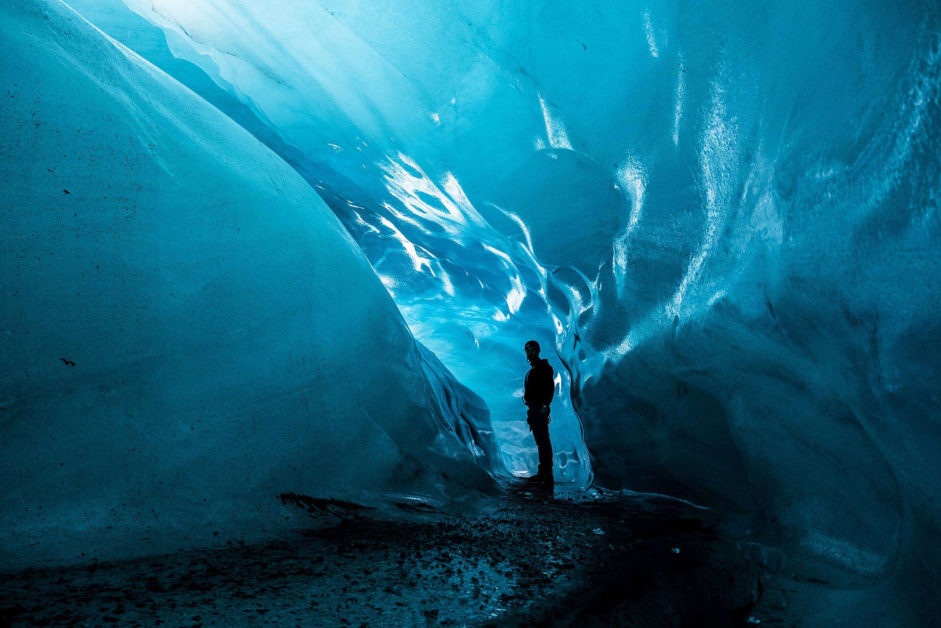 Ice caving (caverna de gelo)